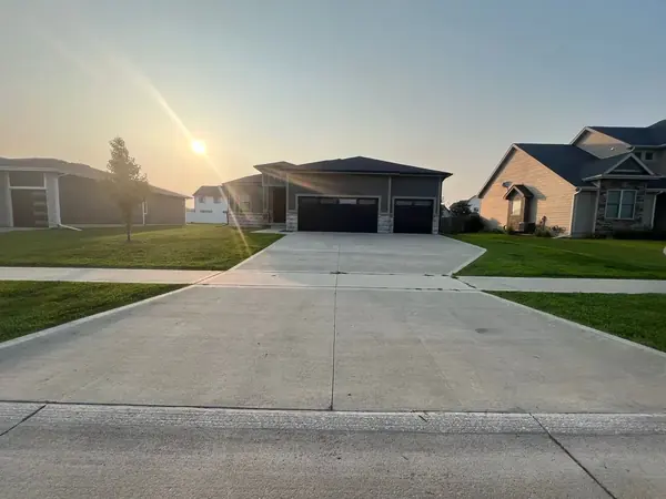 Freshly mowed lawn and clean edge lines at a home west of Hidden Creek in Ankeny, IA.
